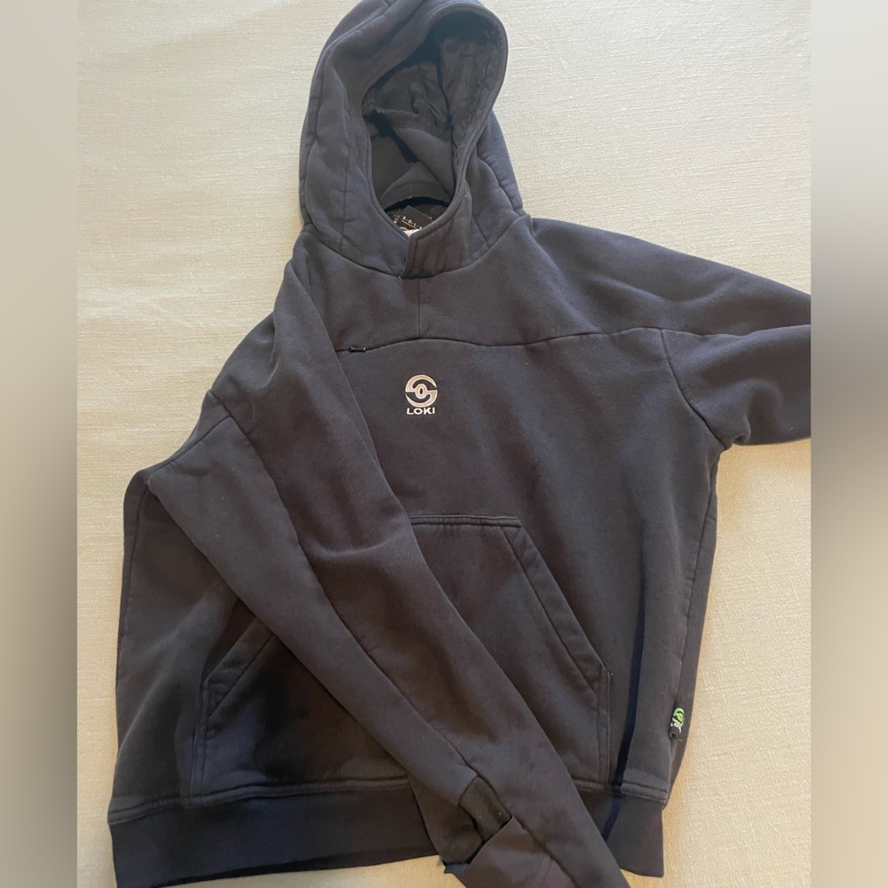 Loki Snowboarding sweater